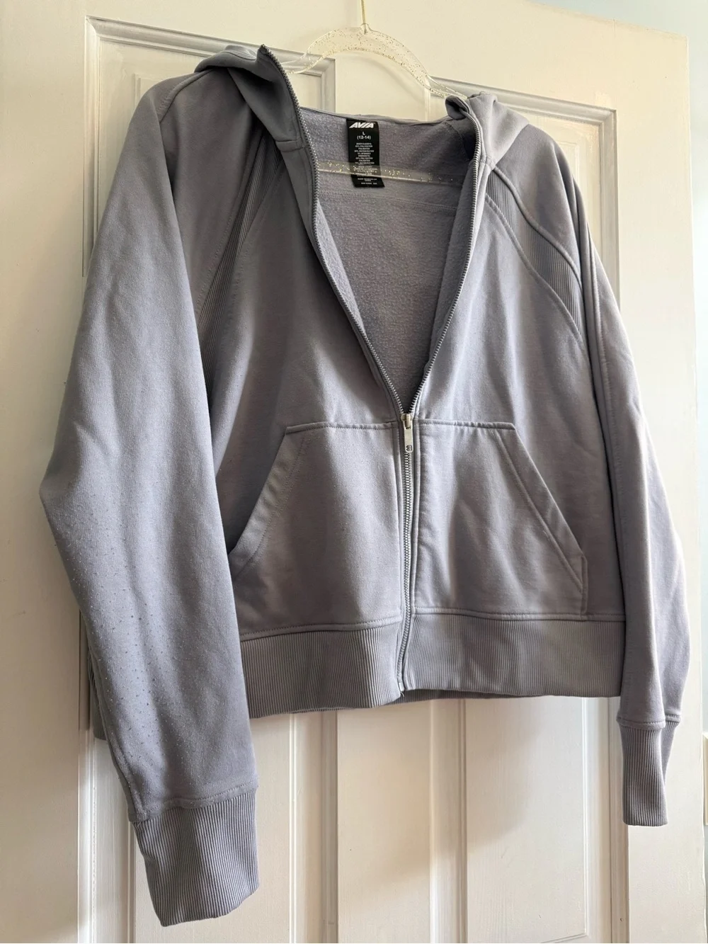 cute zip-up - Picture 2 of 4